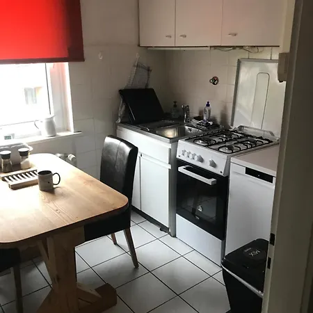 Privates, Moebliertes Zimmer Mit Kueche Und Bad In Gemeinsamer Nutzung - Wg *
